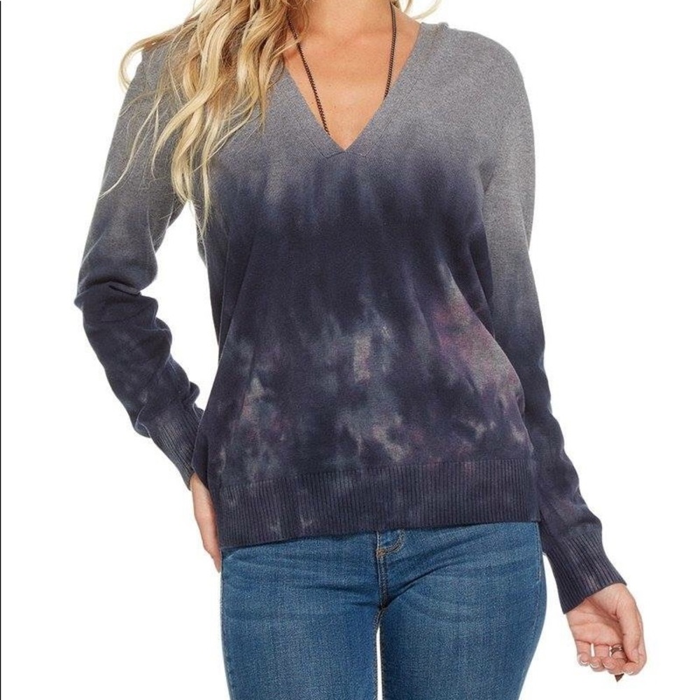 NWT v neck hooded long sleeve top